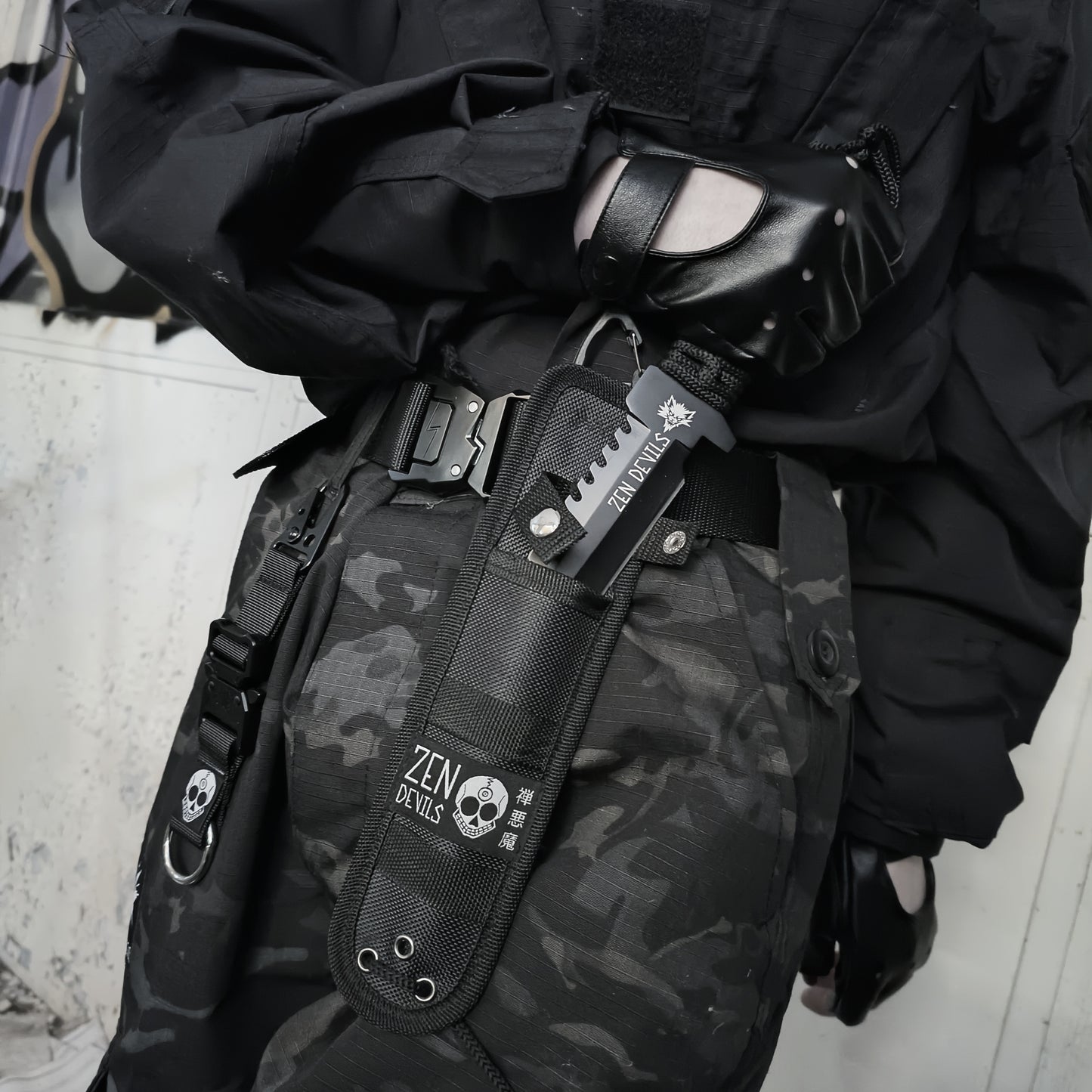 The Tactical Survival Knife