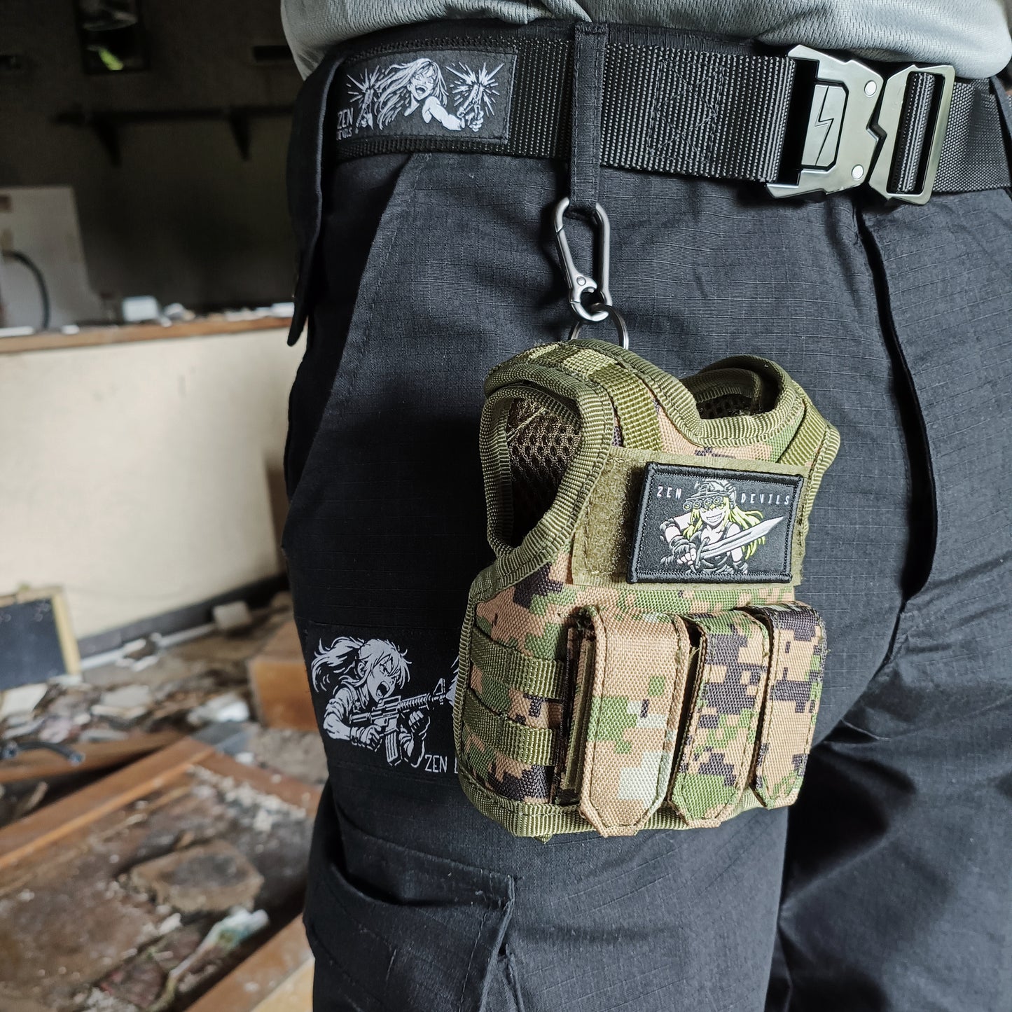 The Mini Tactical Vest Keychain [marpat camo]