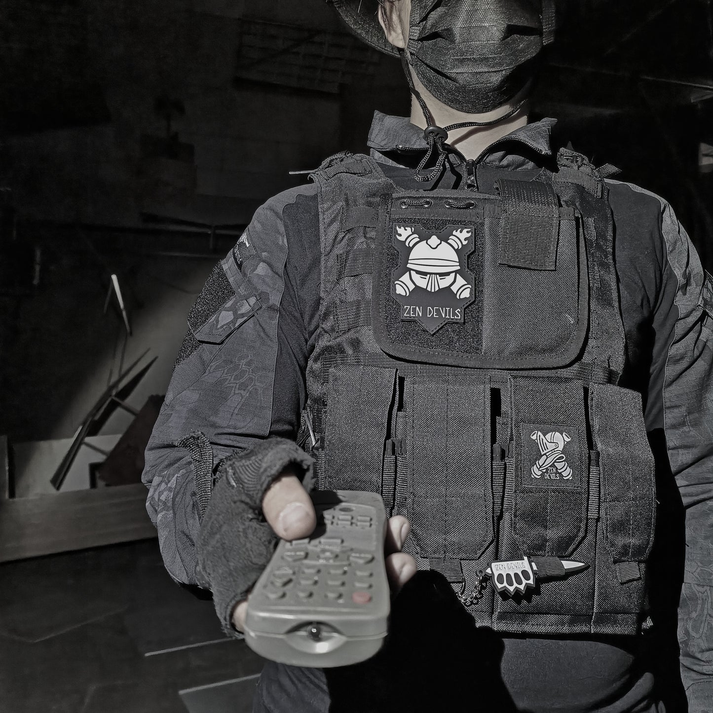 The Trench Tactical Vest  [black]