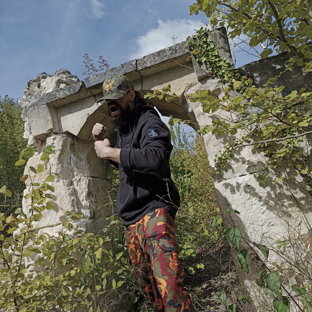 The Hazardous Environment Pants [orange camo]