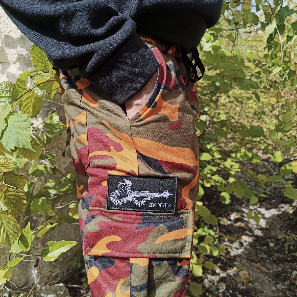The Hazardous Environment Pants [orange camo]