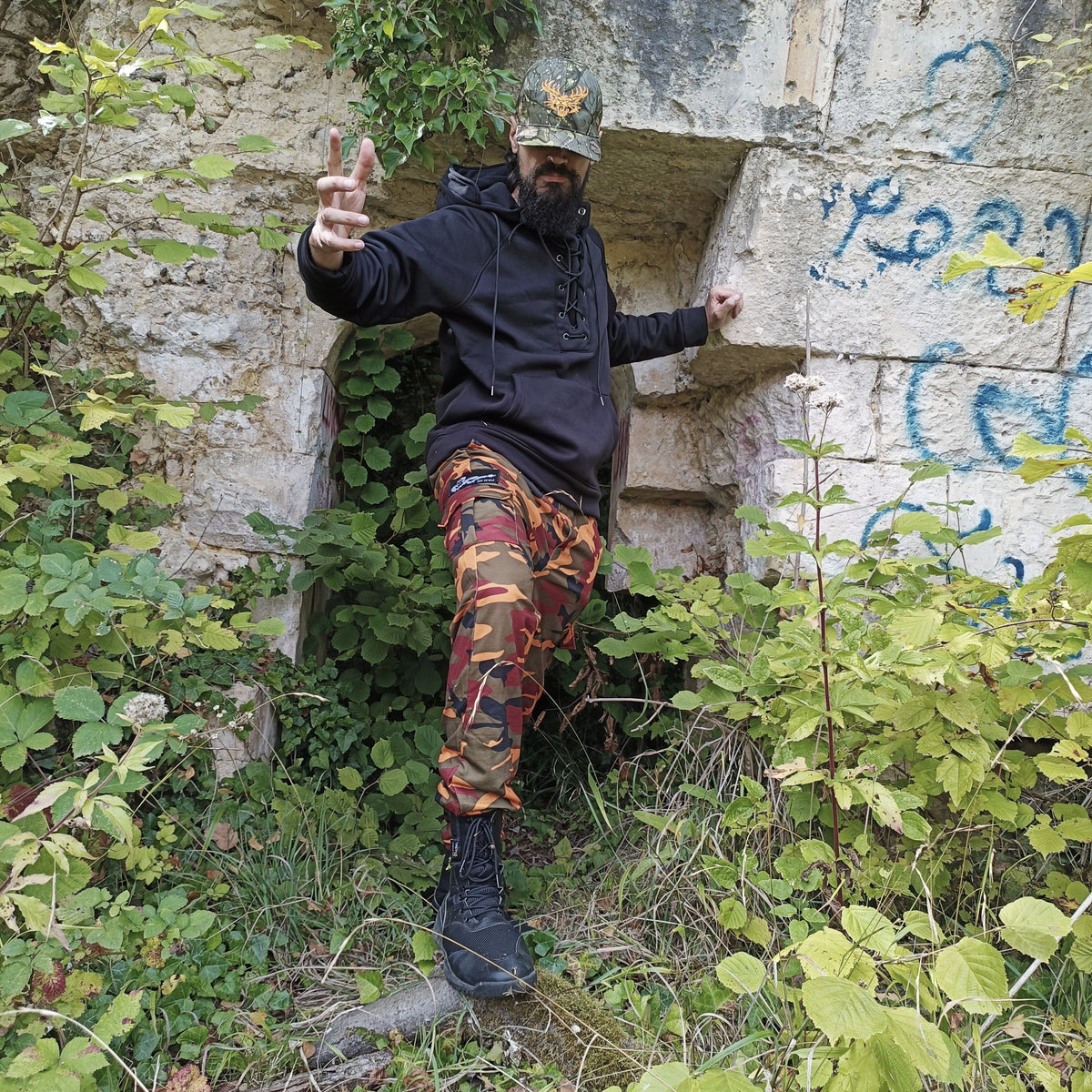 The Hazardous Environment Pants [orange camo]