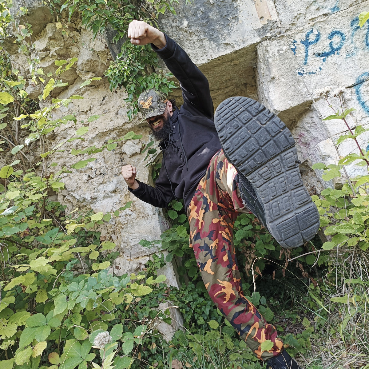 The Hazardous Environment Pants [orange camo]