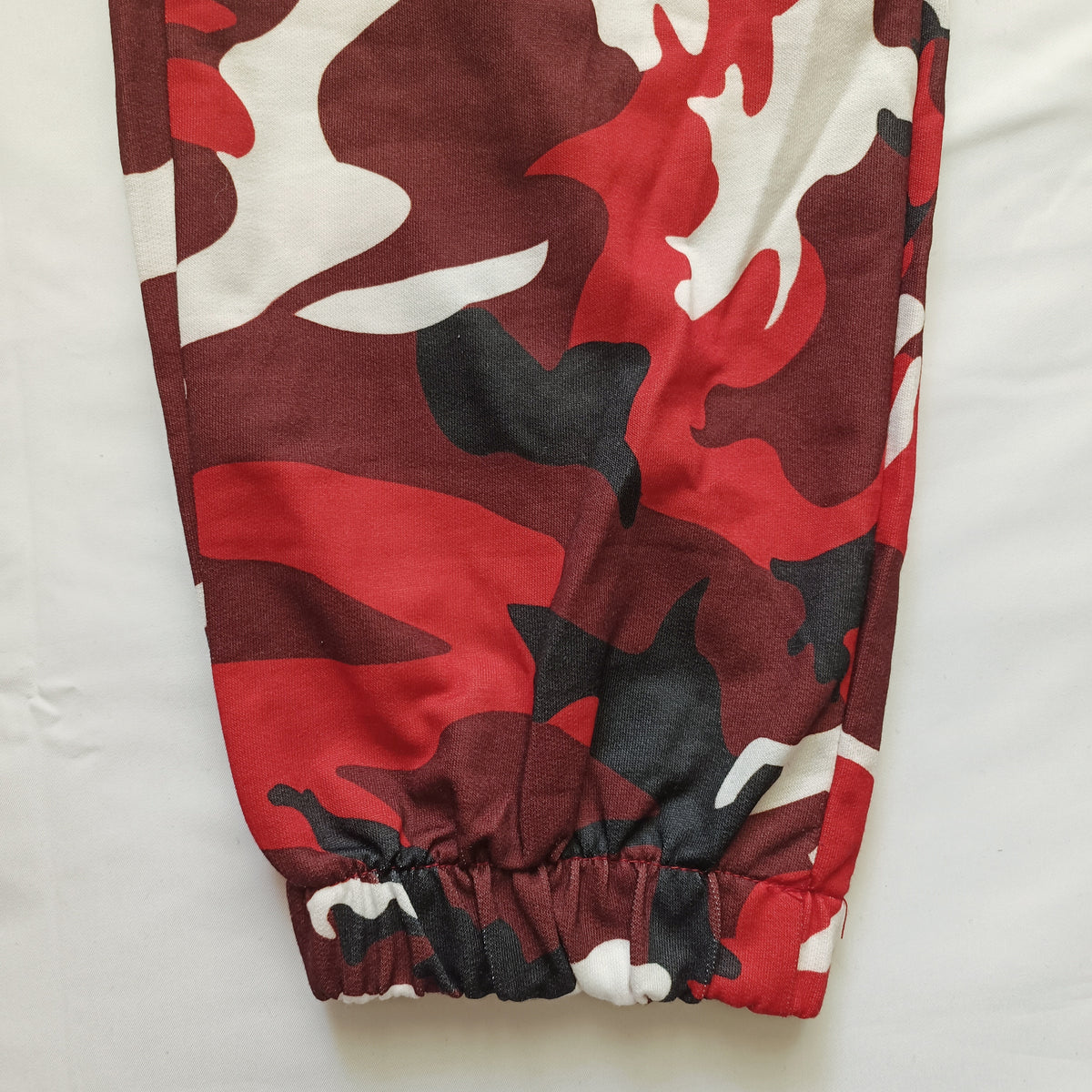 The Hazardous Environment Pants [red camo]