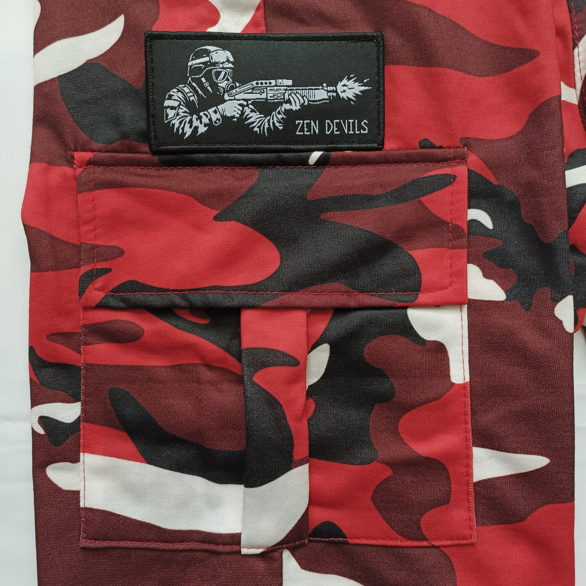 The Hazardous Environment Pants [red camo]