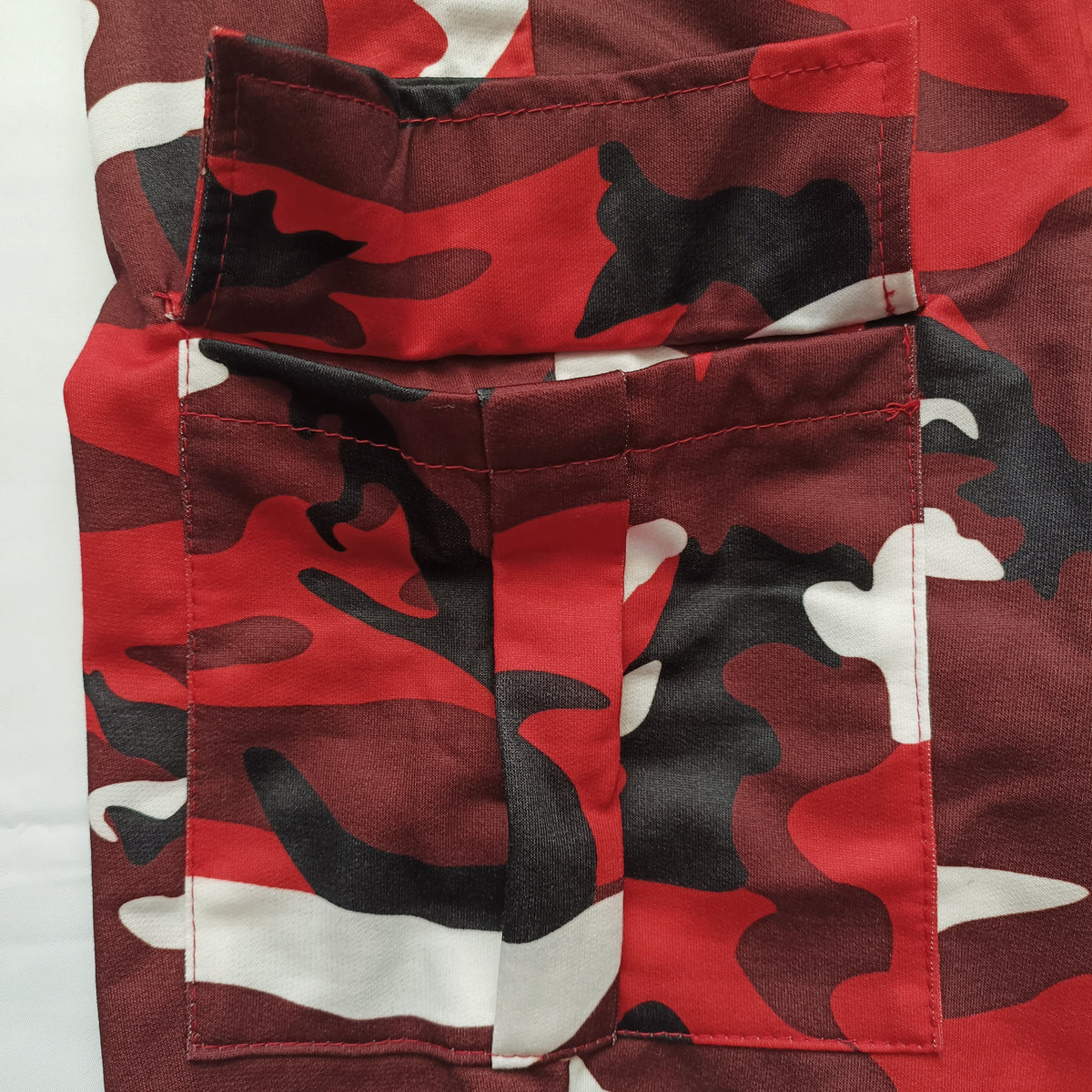 The Hazardous Environment Pants [red camo]