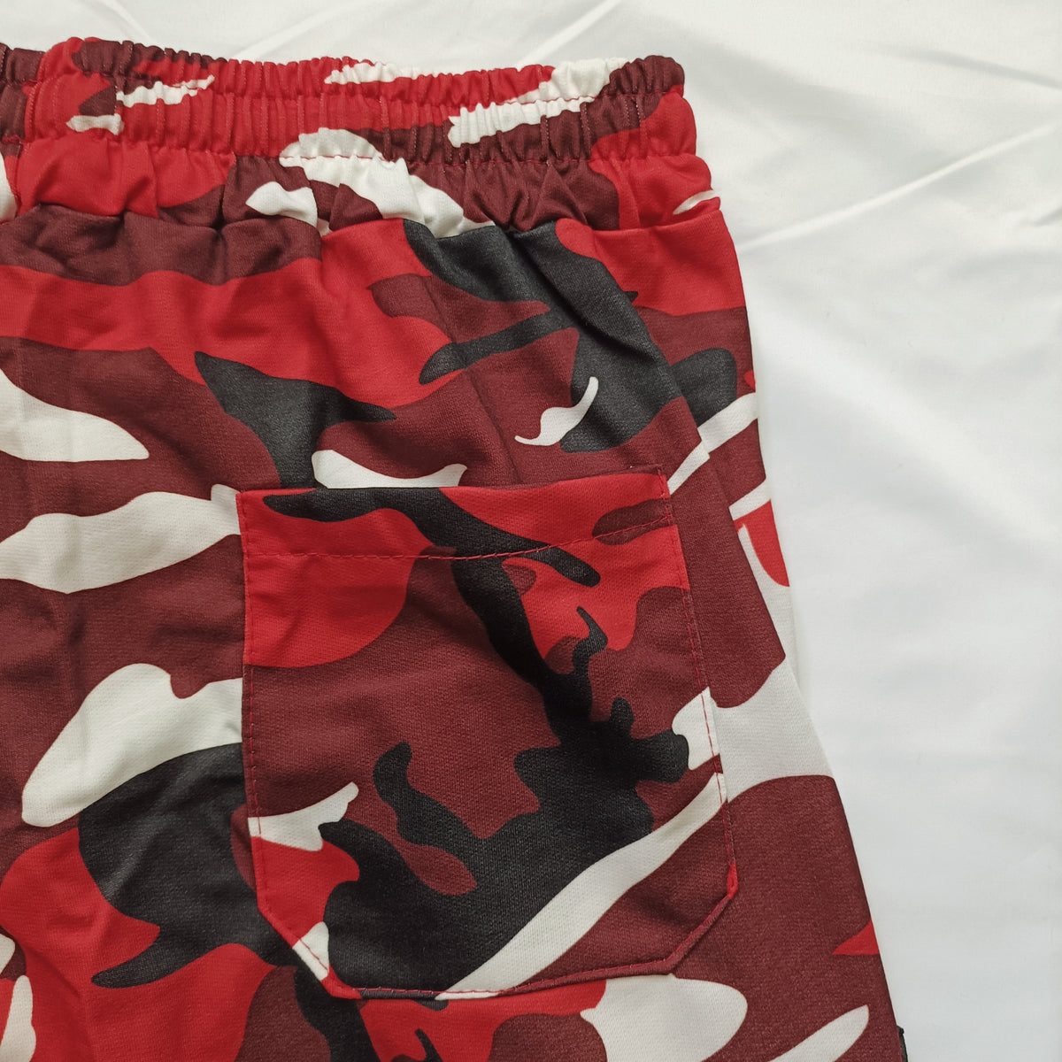 The Hazardous Environment Pants [red camo]