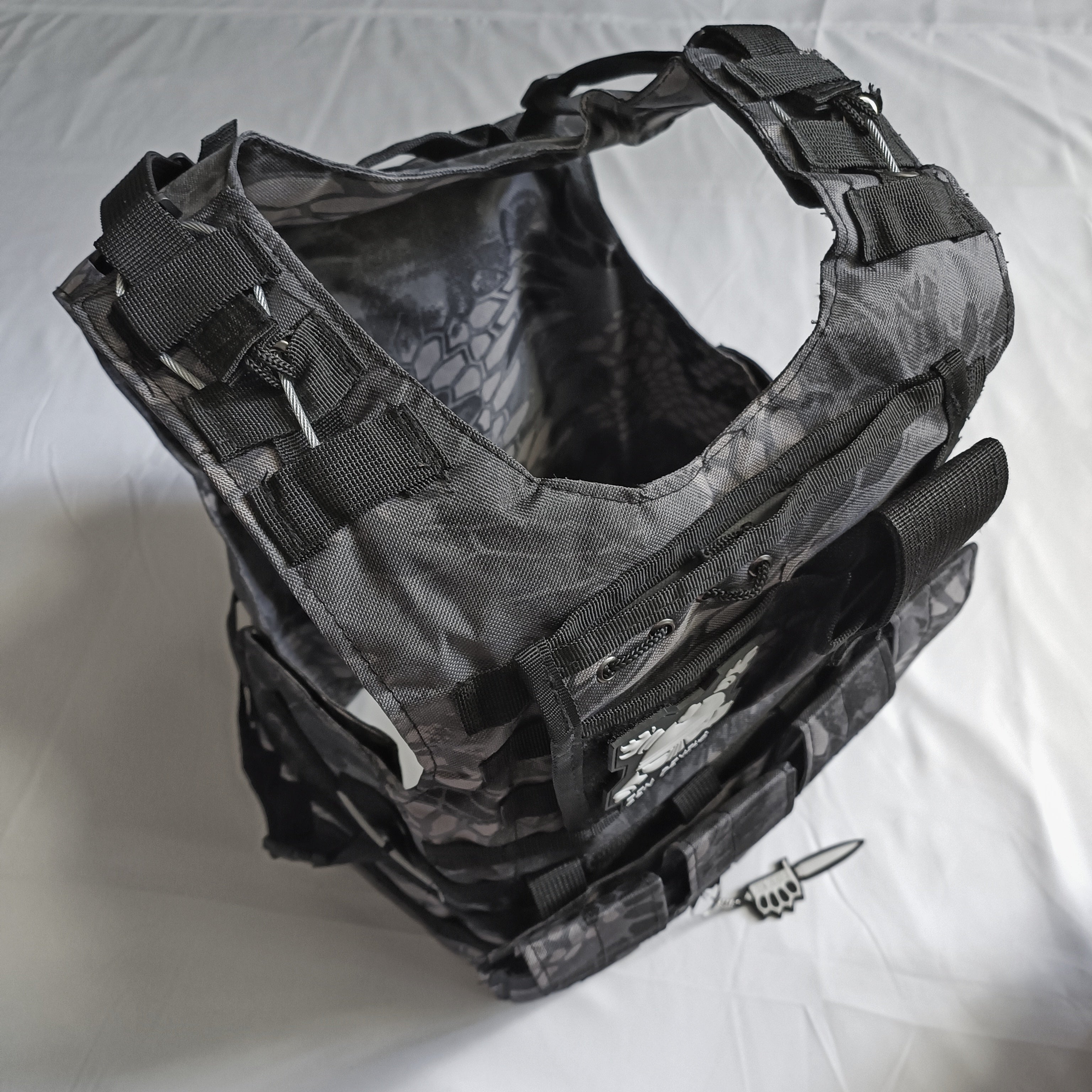 The Trench Tactical Vest [black python] – Zen Devils