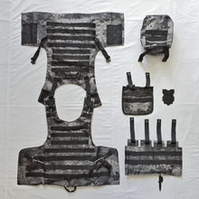 Load image into Gallery viewer, The Trench Tactical Vest  [black python]